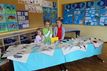 Die Kinder der Schlossbergschule sind tief in die Welt der Wale und Delfine eingetaucht... © Schlossbergschule